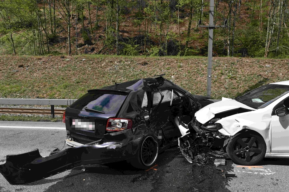 Seewis im Prättigau GR – Drei Verletzte bei heftigem Unfall - N28 gesperrt