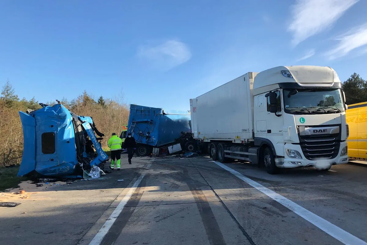 A7 Soltau NDS – Unfall am Stauende