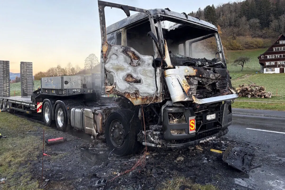 Ebnat-Kappel SG – Lastwagen in Brand geraten