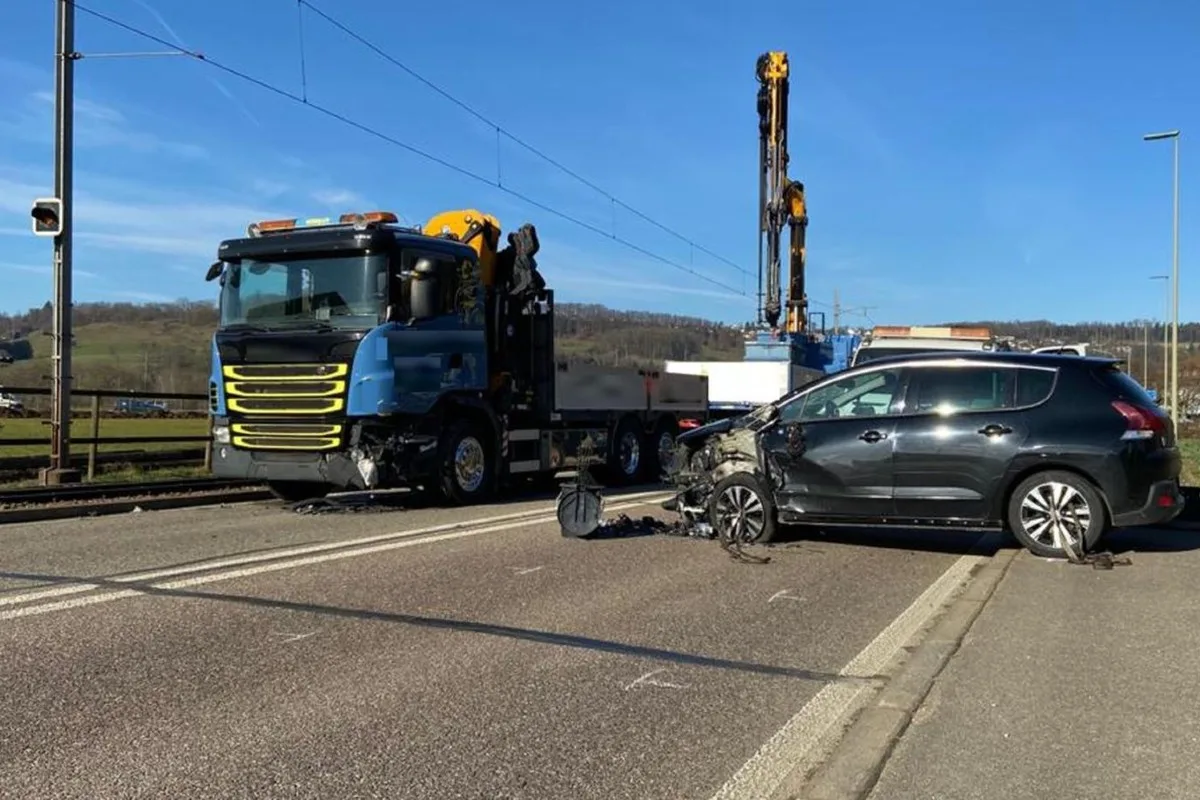 Bubendorf BL - Autolenkerin gerät auf die Gegenfahrbahn