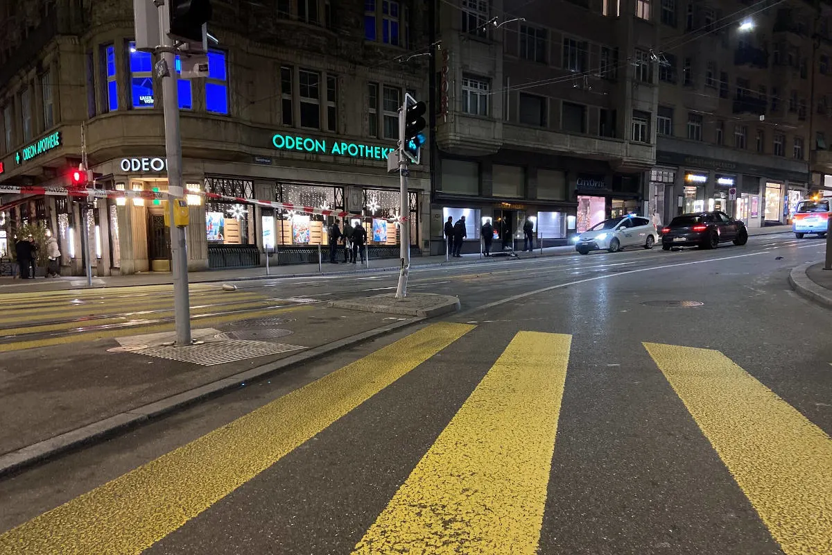Zeugenaufruf Zürich – Mit Porsche Macan gegen Ampelanlage gekracht