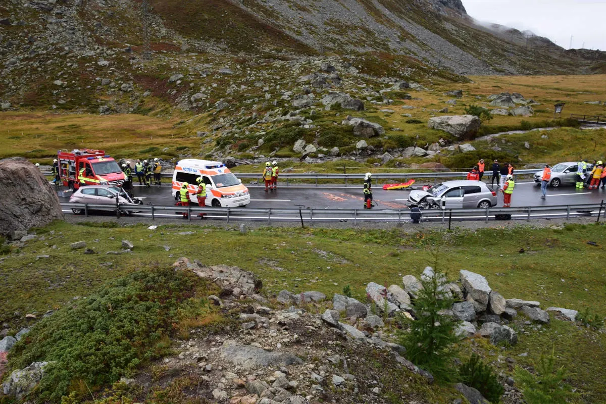 Silvaplana GR – Frontalkollision auf dem Julierpass fordert mehrere Verletzte
