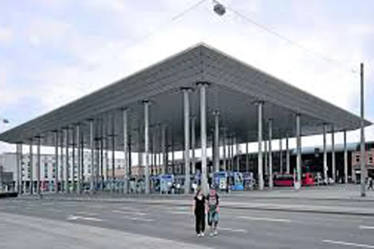 Kassel Wilhelmshöhe - Exhibitionist im Bahnhof 