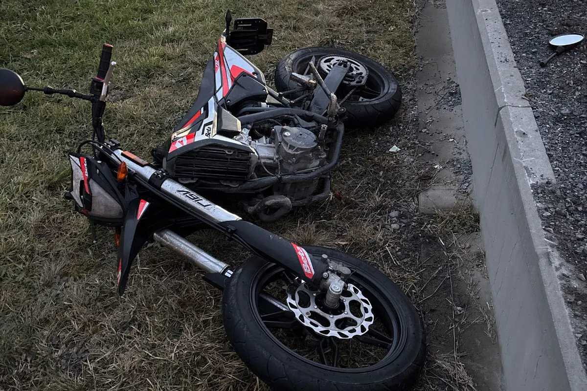 Näfels GL – Motorradfahrerin nach Unfall verletzt