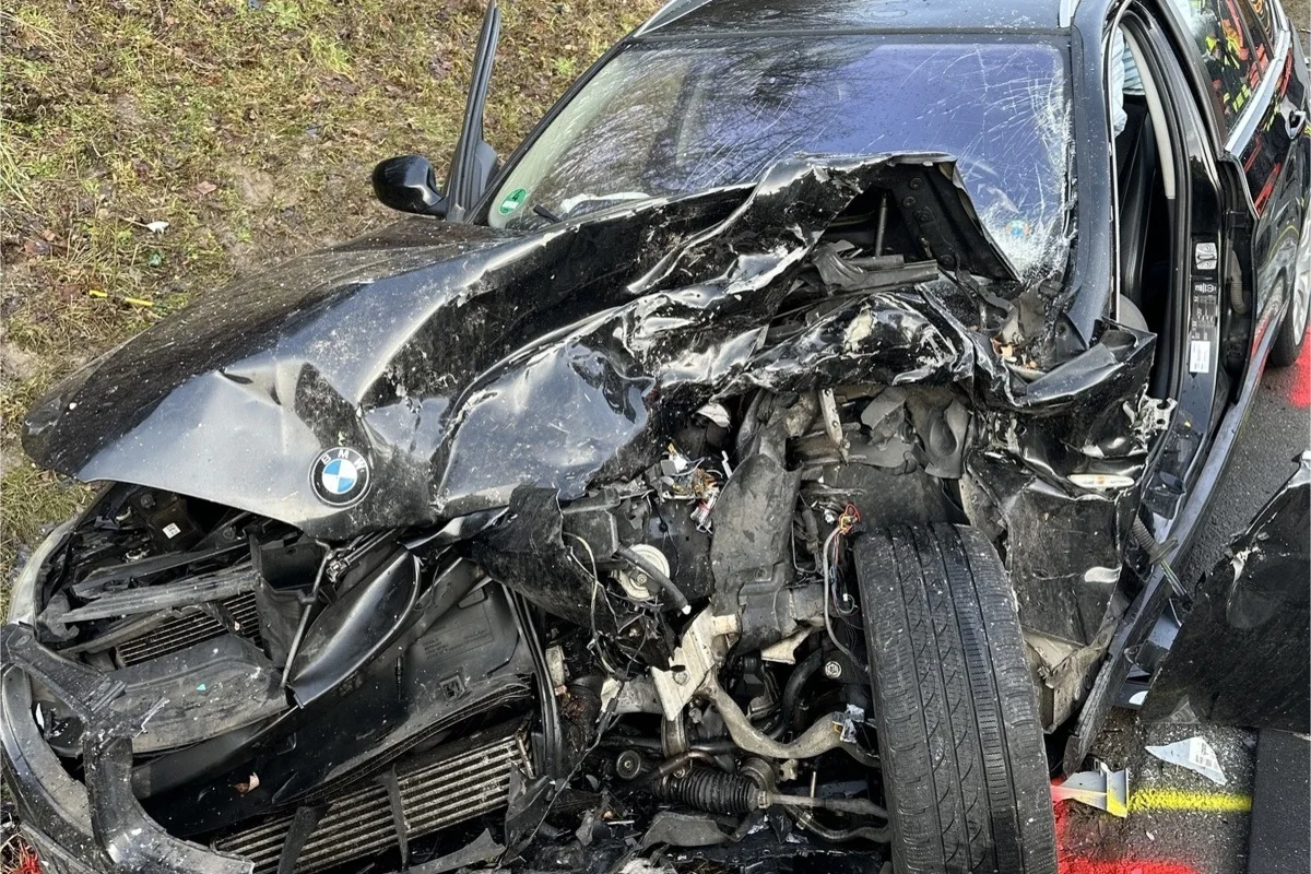Horn-Bad Meinberg NW - Schwerer Unfall fordert drei Todesopfer 