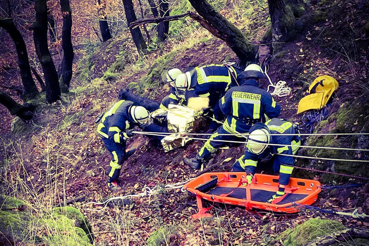 Kreuzau – Person in Hanglage abgestürzt 
