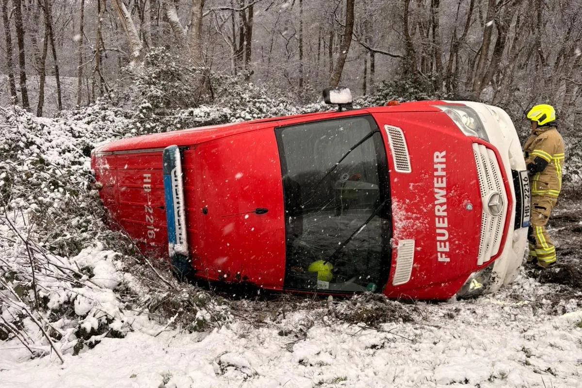A27 Bremen – Feuerwehrfahrzeug bei Glätteunfall verunglückt