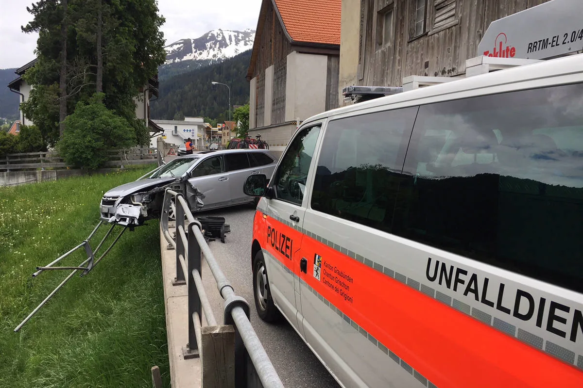 Malix GR - Autofahrer schläft ein – Fahrzeug überquert Gegenfahrspur