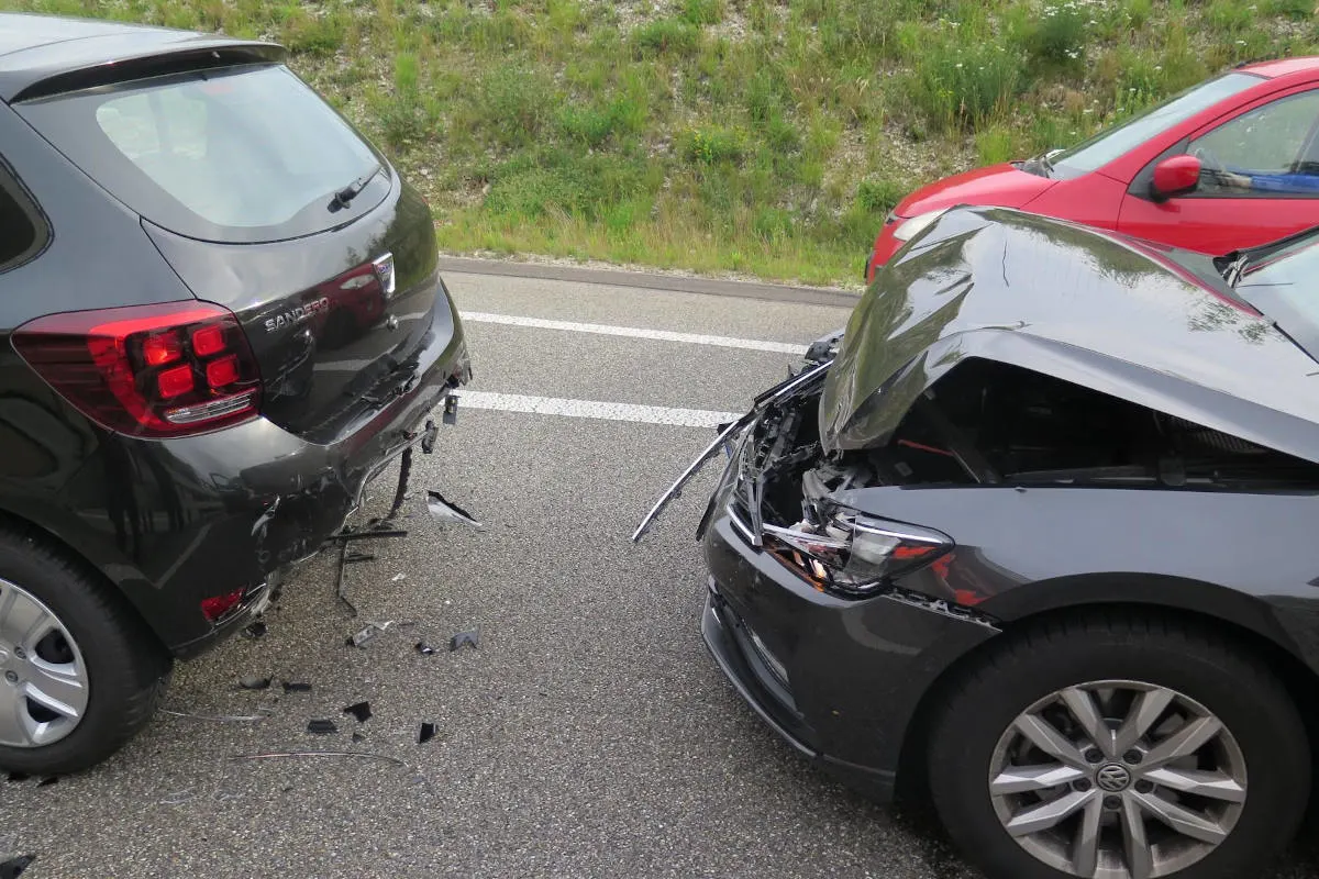 A22 Füllinsdorf BL – Auffahrkollision zwischen zwei Personenwagen