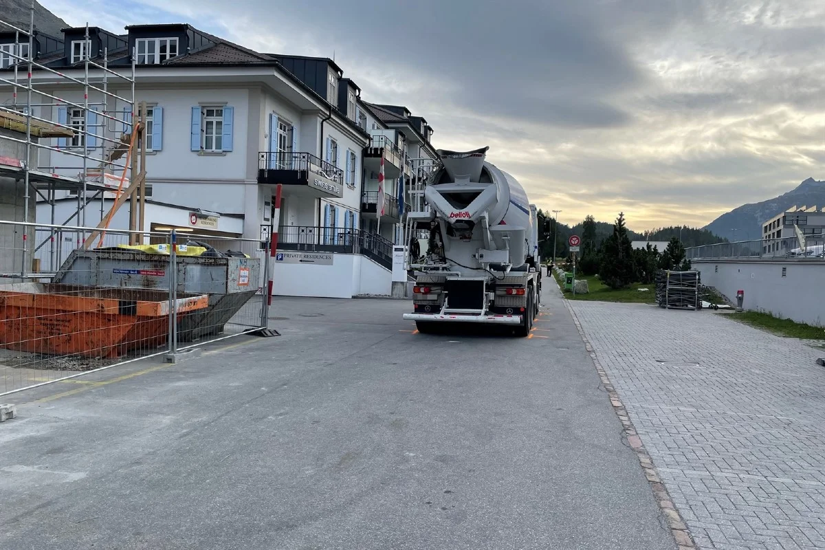 Drama in St. Moritz GR - Frau auf Rollator von Lastwagen überrollt