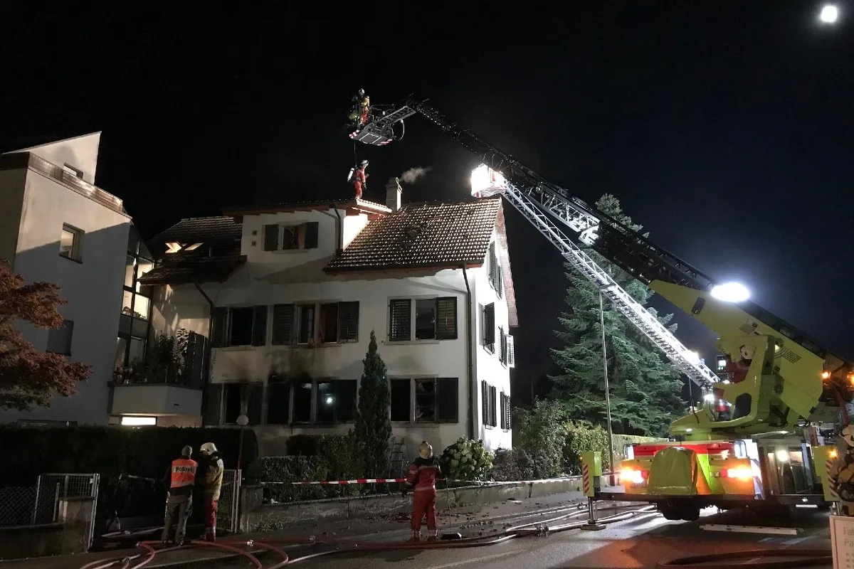 Hinwil ZH - Mehrfamilienhaus durch Brand zerstört! 