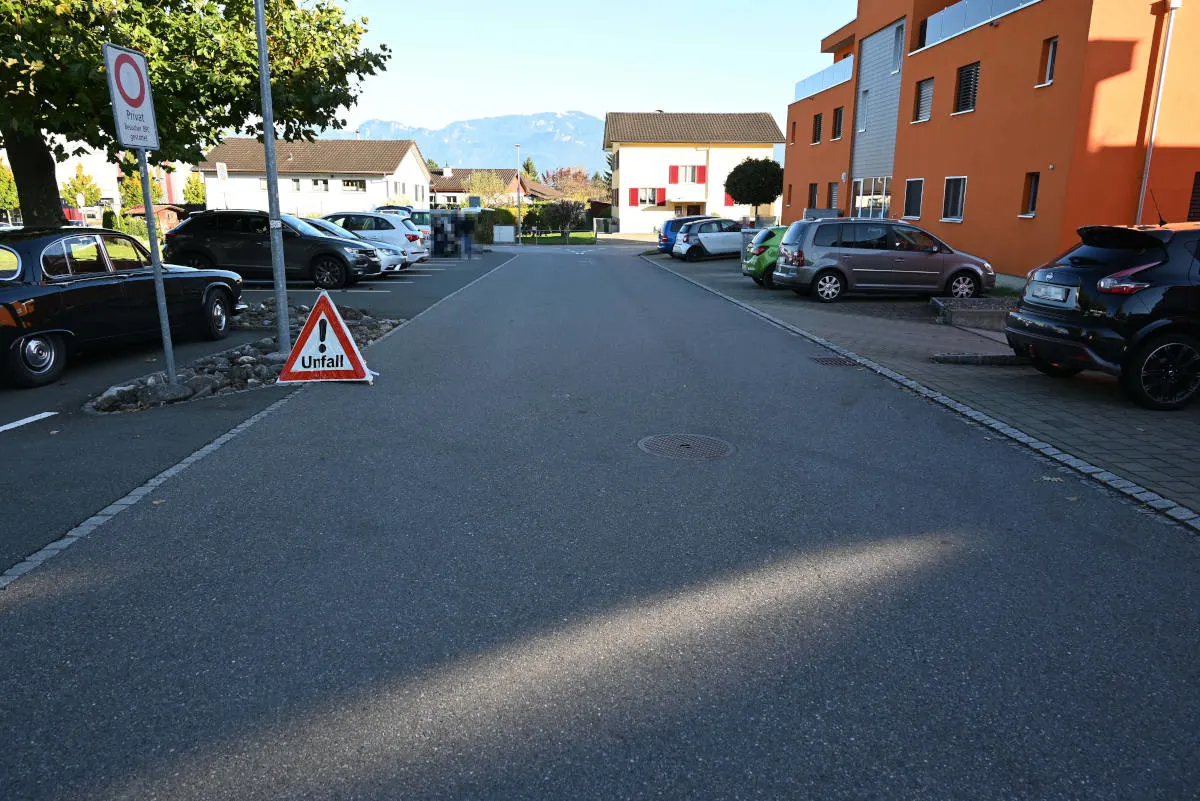Altstätten SG – Auto kollidiert mit Kind auf Kickboard