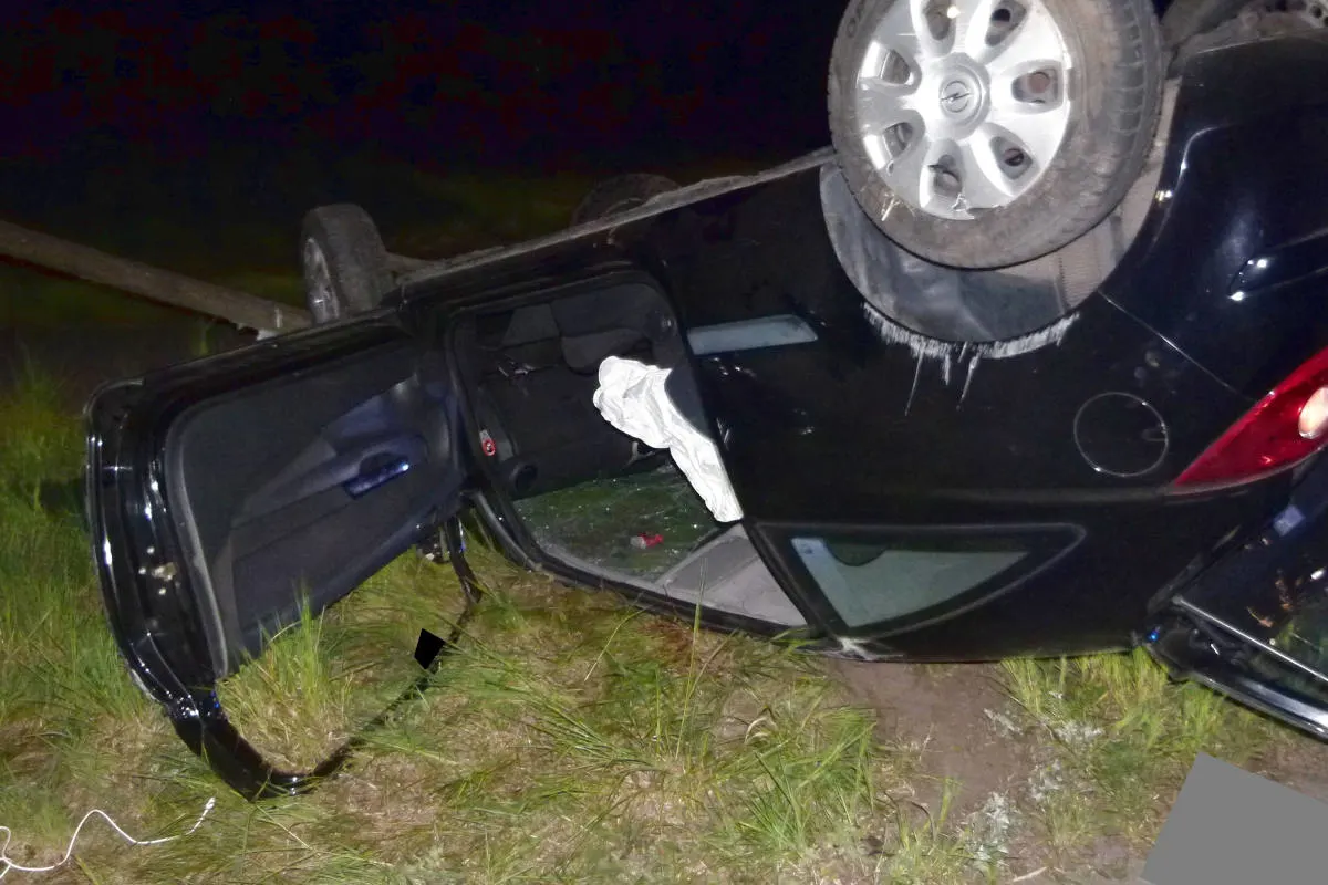 Hille – PKW überschlägt sich, Fahrer wird schwer verletzt