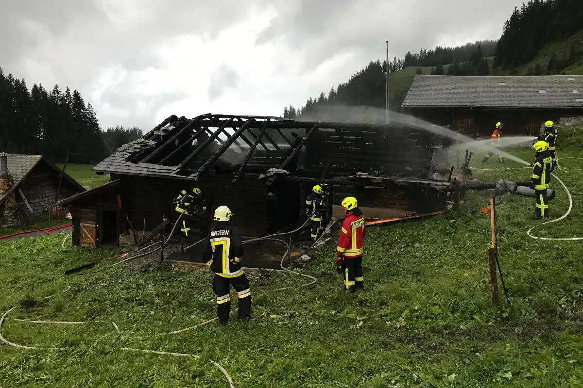 Lungern OW - Brand einer Hütte auf der Alp Feldmoos