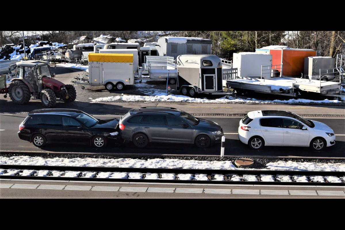 Unfall in Gais AR – Auffahrkollision mit mehreren Fahrzeugen