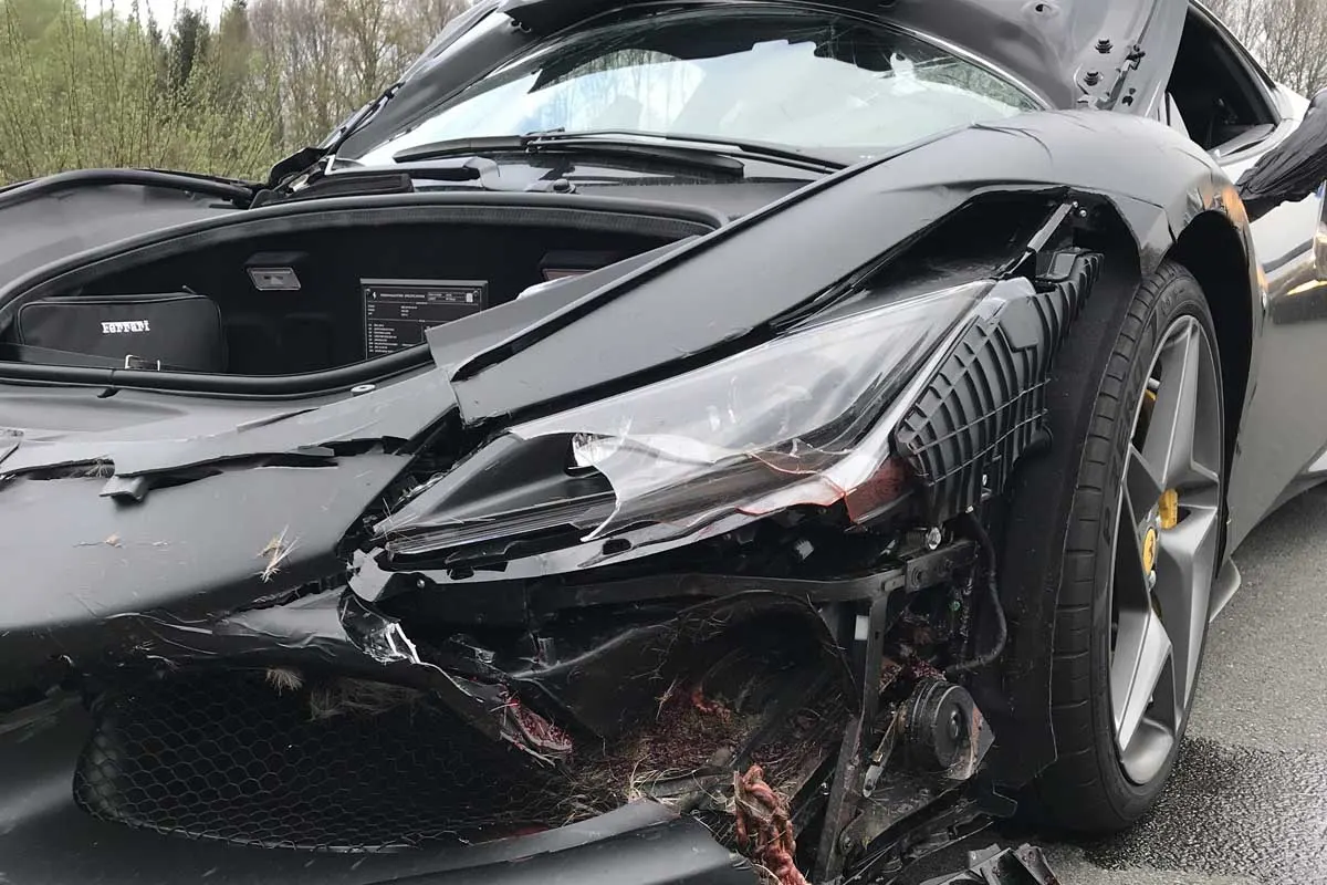 Gescher - Neuen Ferrari bei Probefahrt geschrottet