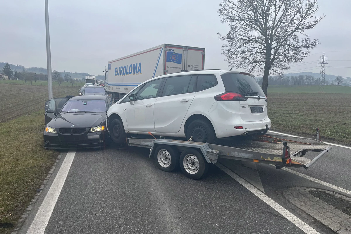 Unfall in Villmergen AG – Anhänger löst sich während der Fahrt