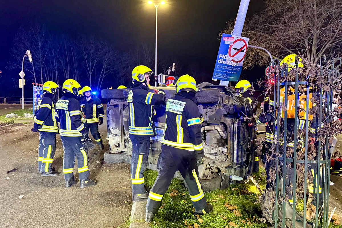 Hattersheim – Fahrerin nach Unfall aus Auto befreit