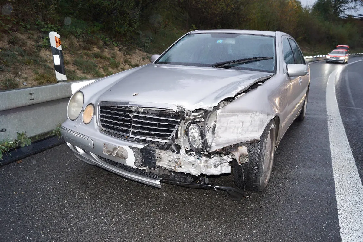 A4 Cham ZG - Verkehrsbehinderungen durch Unfall im Feierabendverkehr