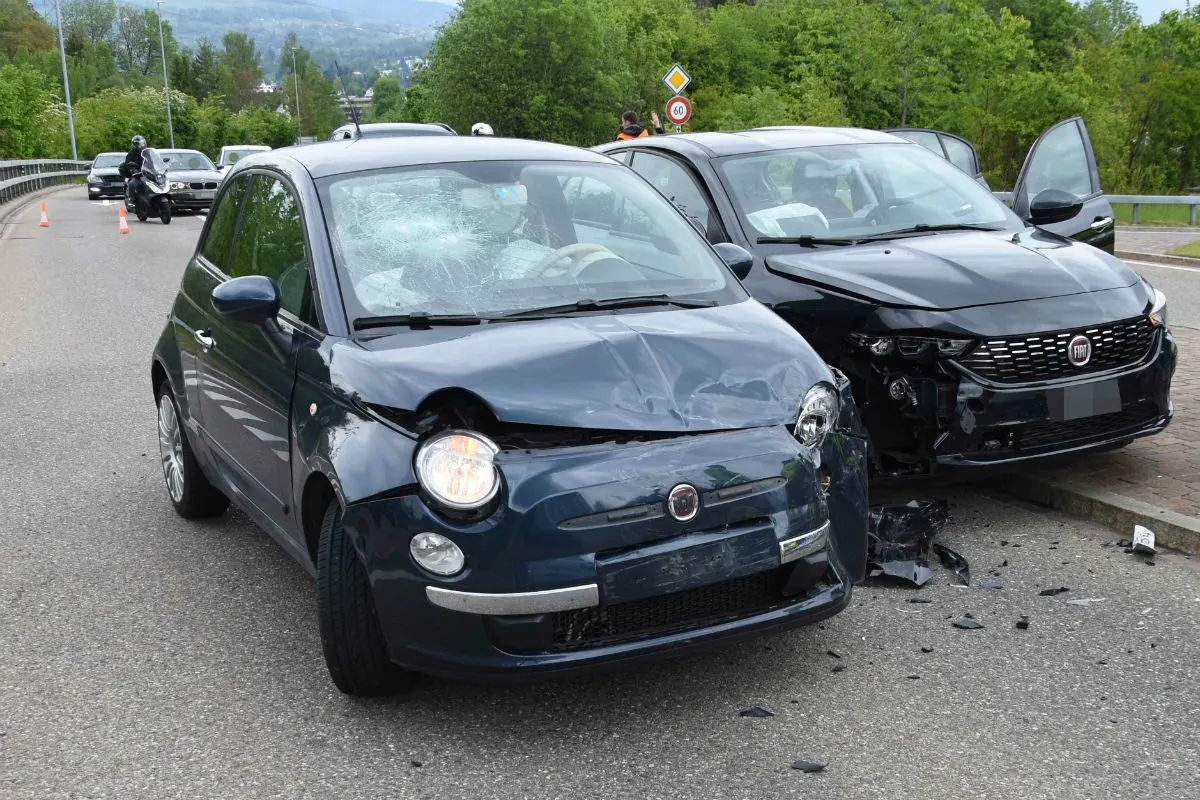 Rapperswil-Jona SG - Zwei Autos zusammengestossen
