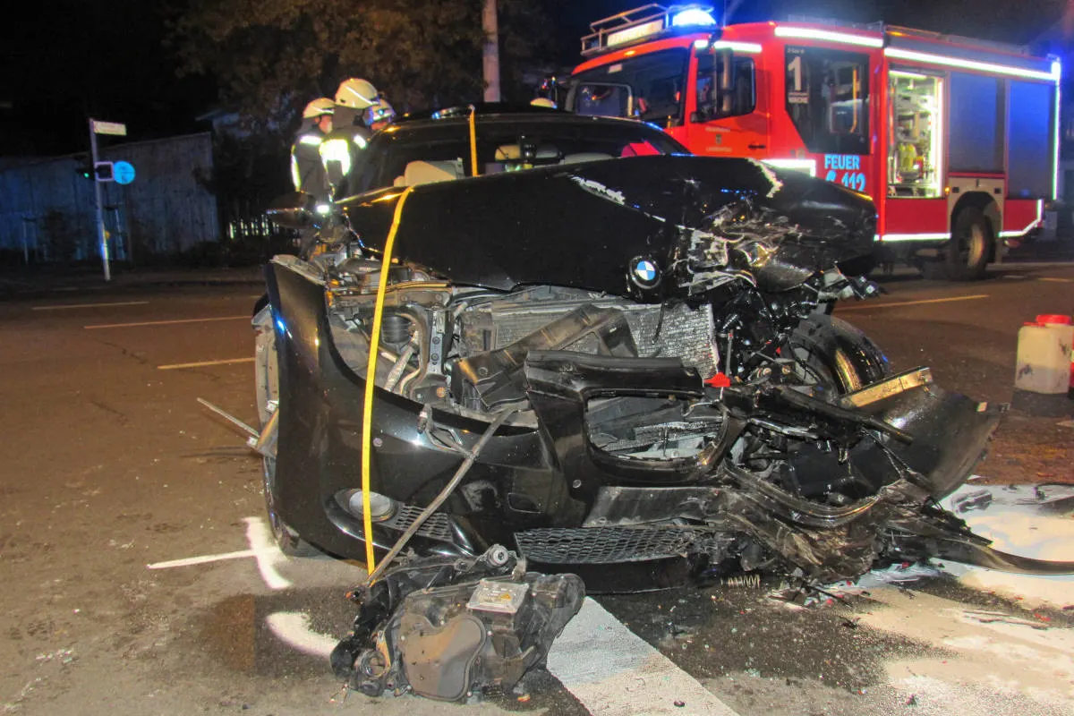 Schwerer Unfall in Langenfeld – 25-jähriger Langenfelder nach Autounfall schwerstverletzt