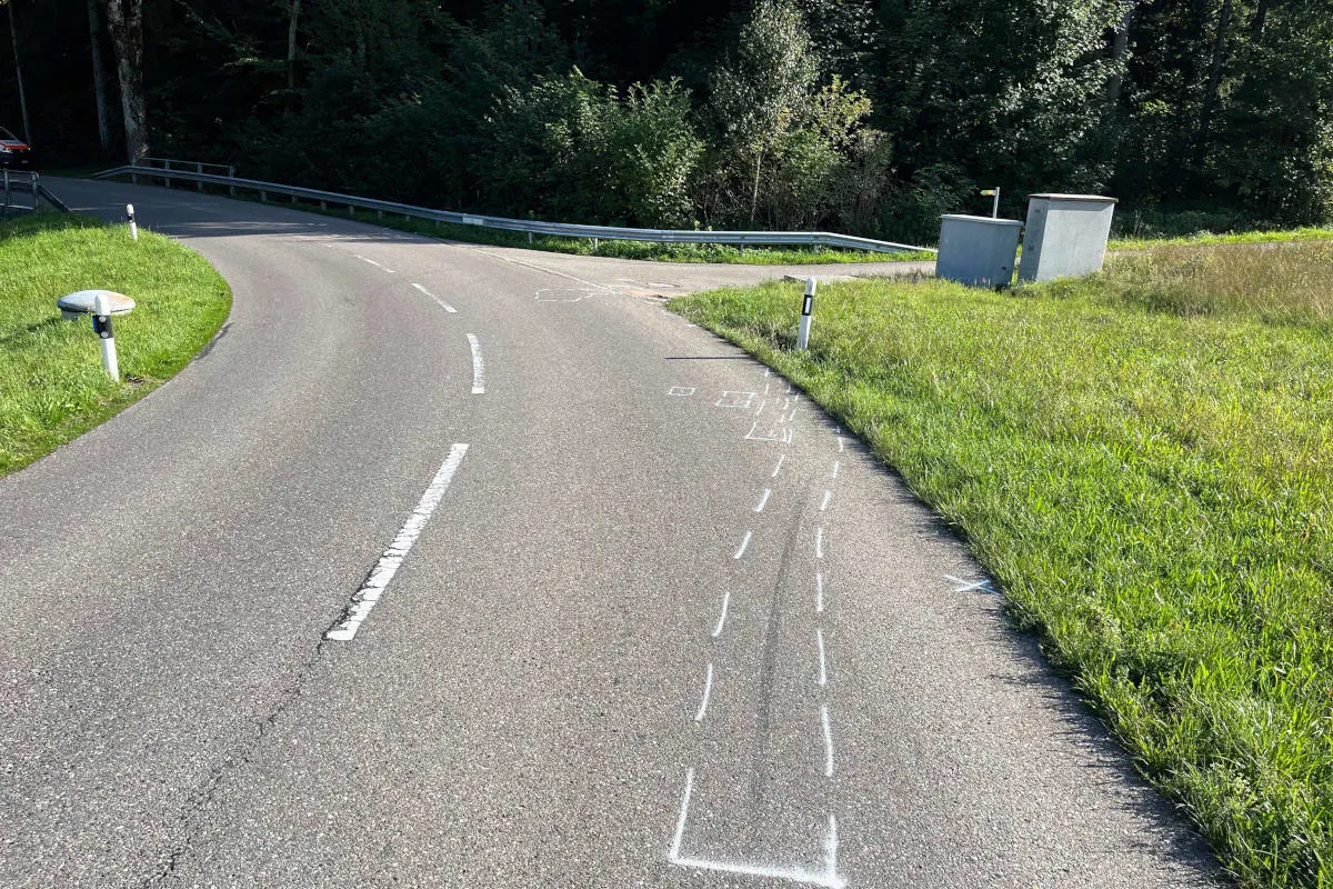 Kirchberg SG – Motorradlenker nach Unfall verletzt ins Spital geflogen