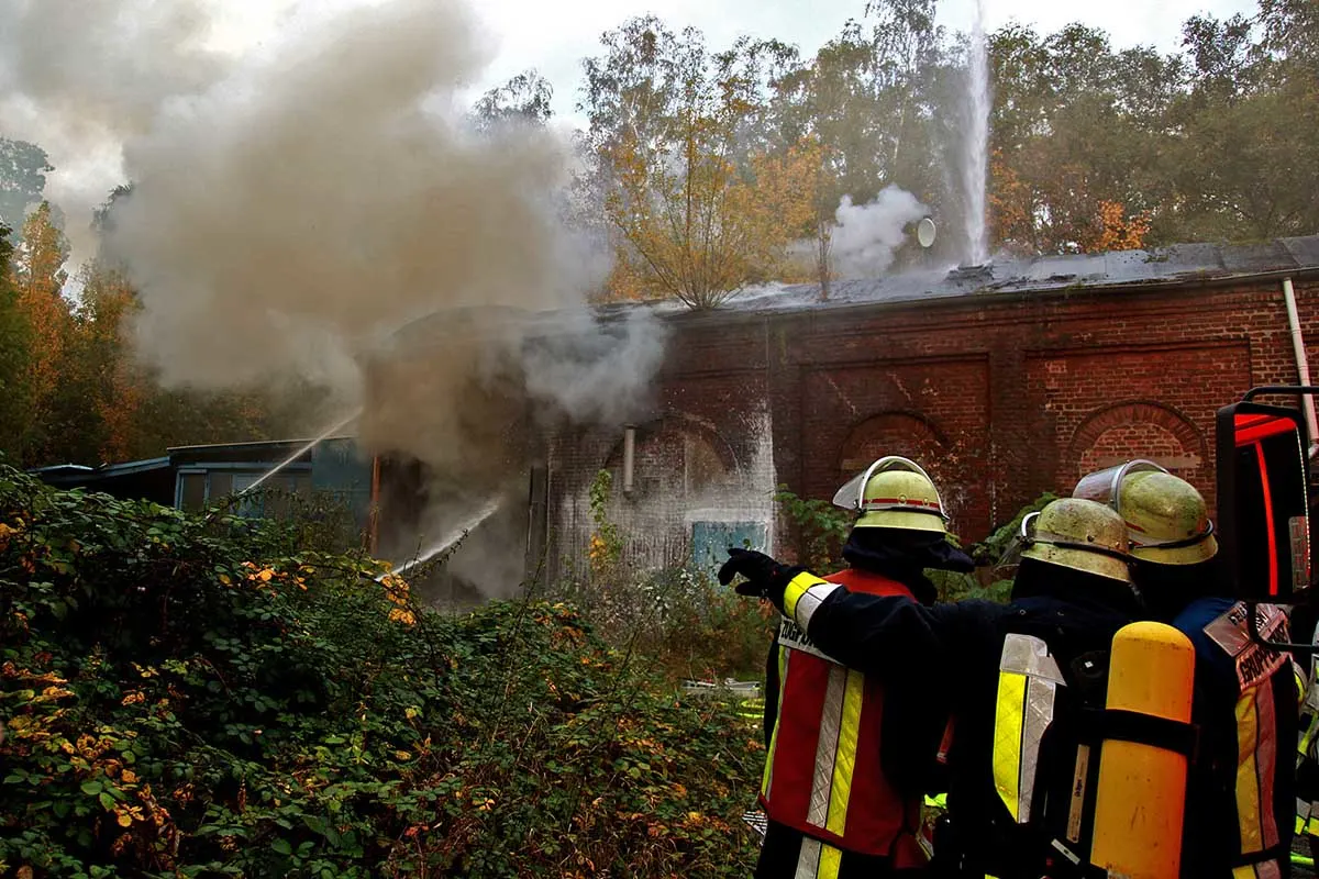 Grosser Feuerwehreinsatz in Essen-Freisenbruch - Feuer in ehemaliger Zechenhalle