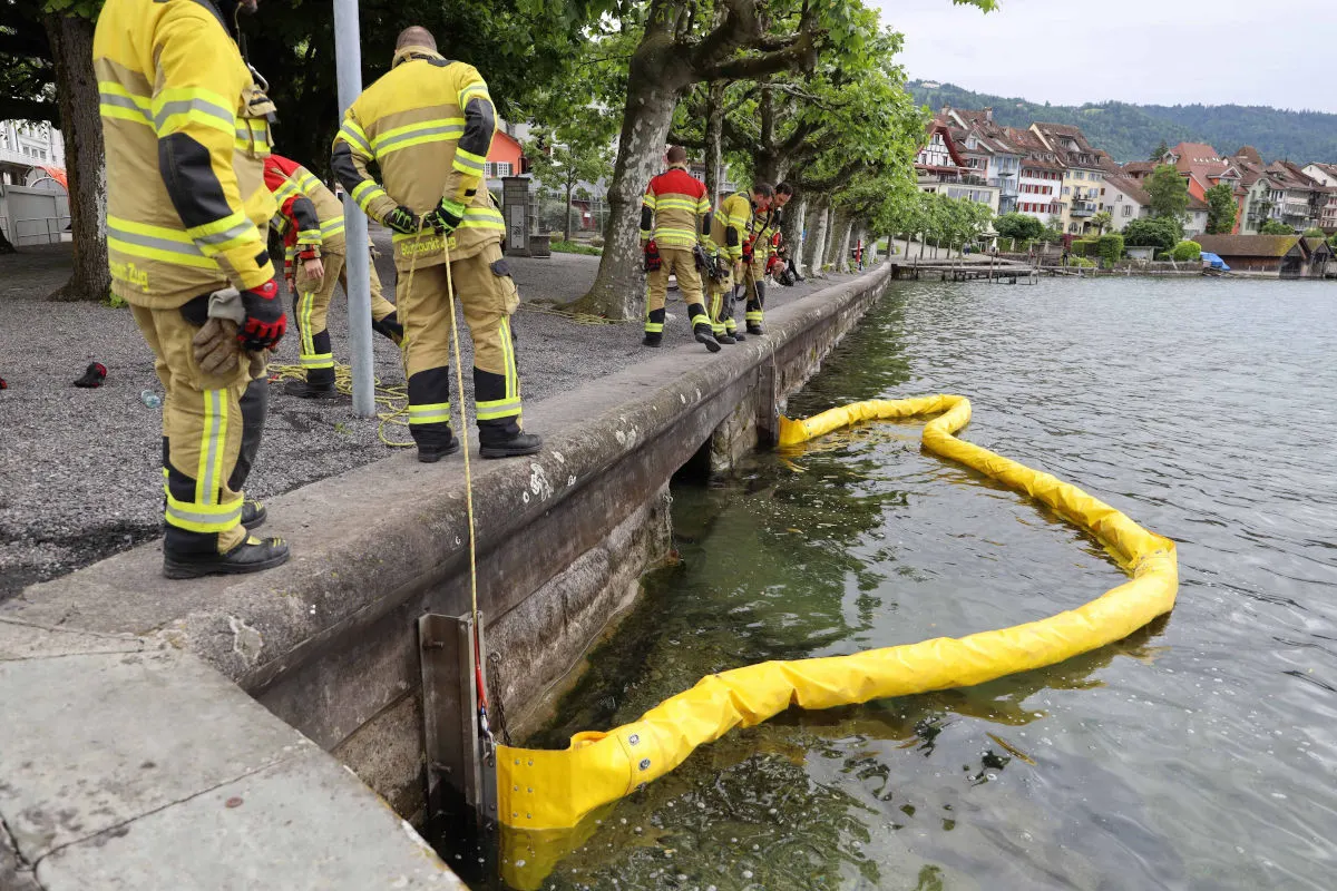 Unfall in Zug – Lieferwagenfahrer nach Kollision mit Linienbus  schwer verletzt