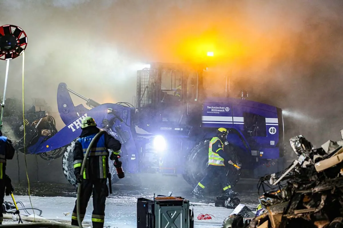 Nürnberg – Großbrand in Recyclingbetrieb