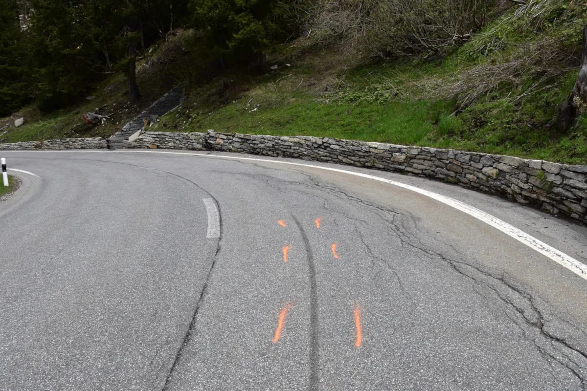 Maloja GR - Motorradlenker bei Selbstunfall verletzt