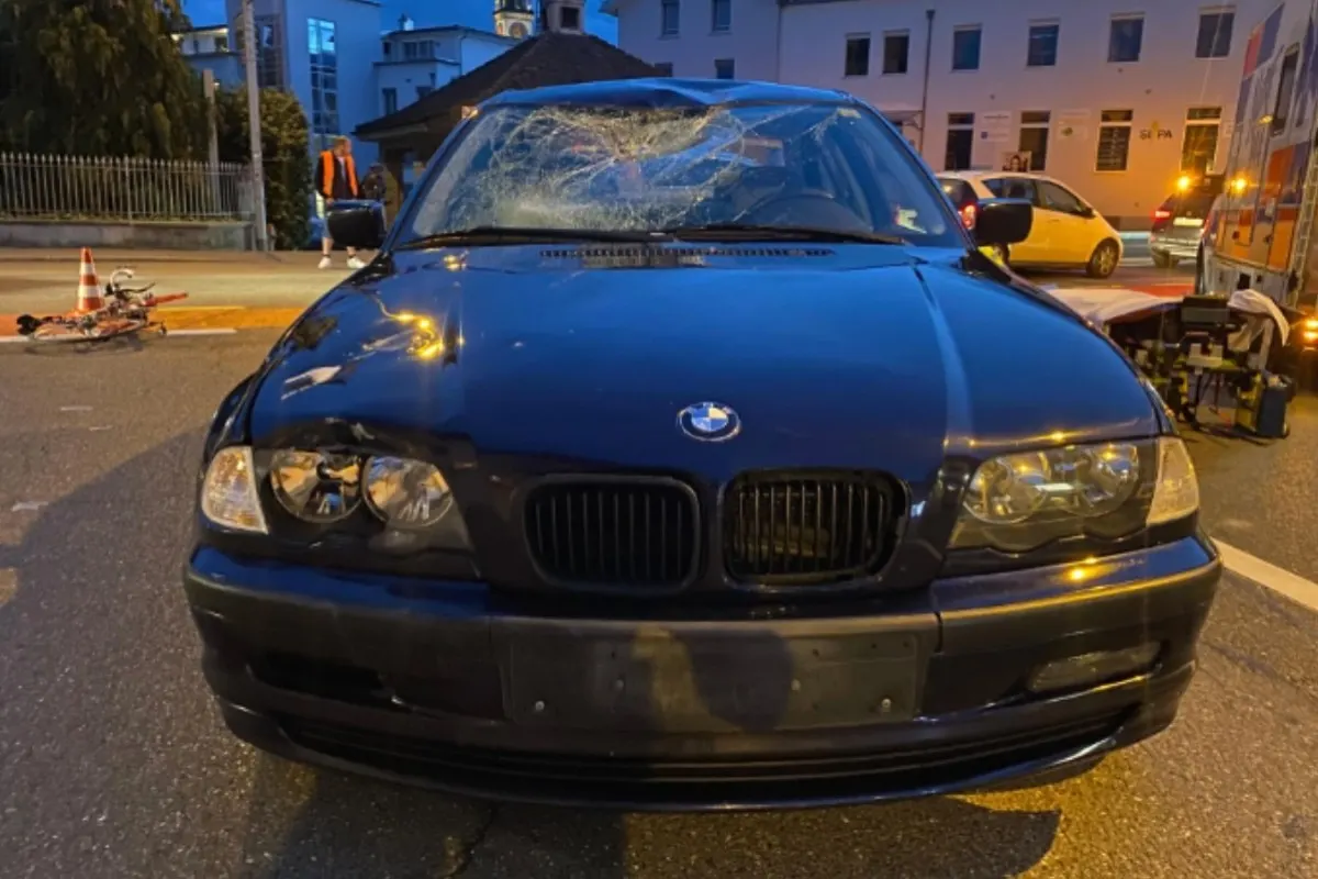 Unfall in Cham ZG - 19-Jähriger im BMW übersieht 29-Jährigen auf dem Velo