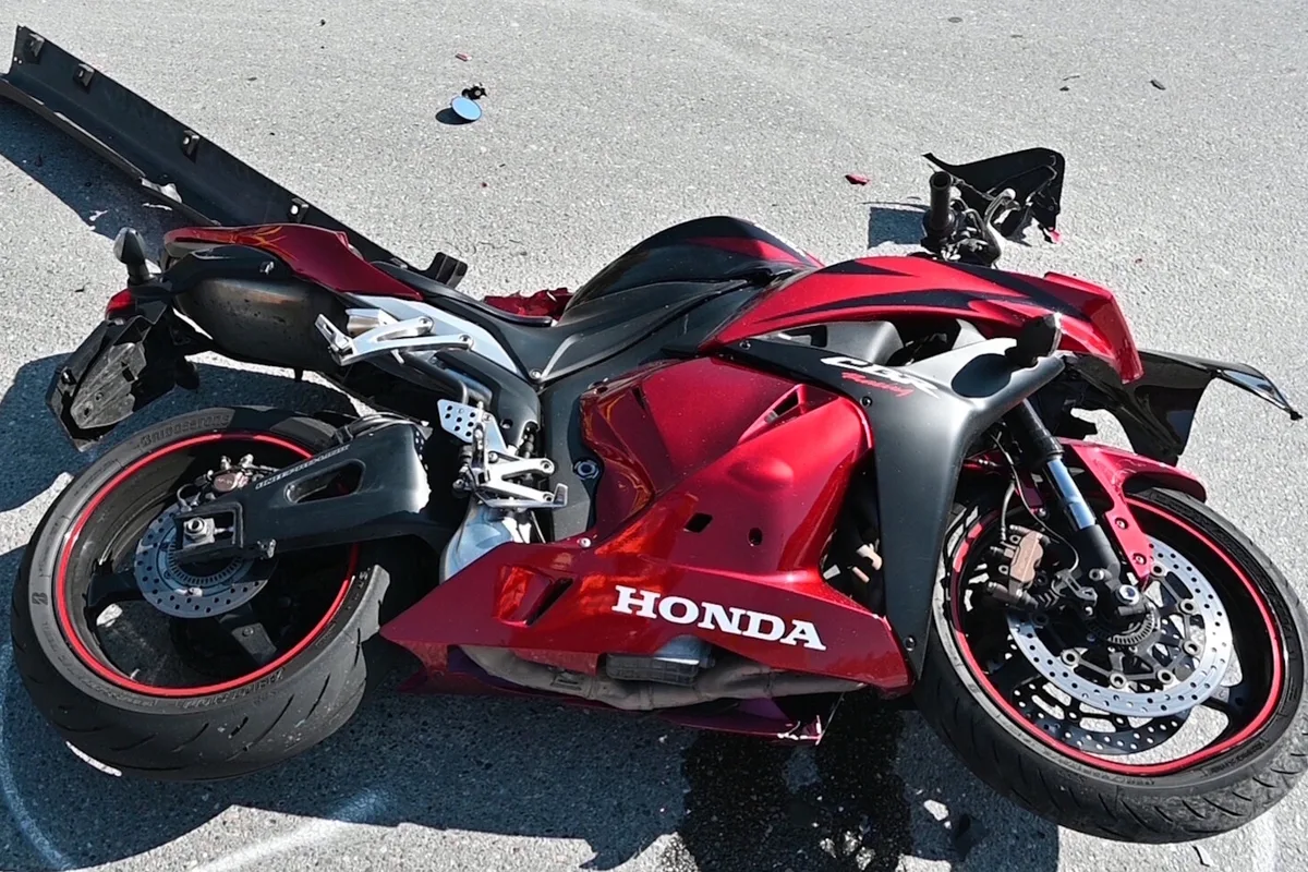 Unfall in Goldach SG – Auto prallt mit Motorrad zusammen