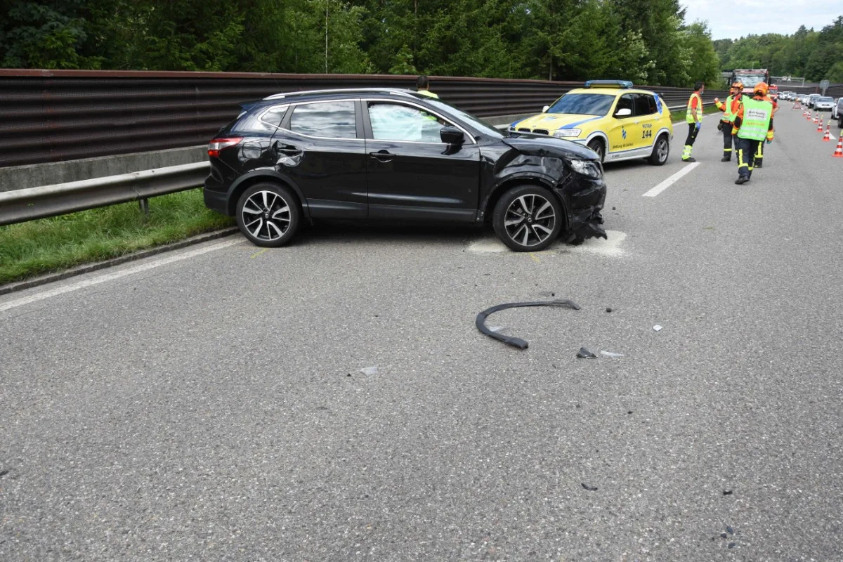 St.Gallen - Unfall auf A1 – drei Verletzte - 3-jähriges Kind muss hospitalisiert werden