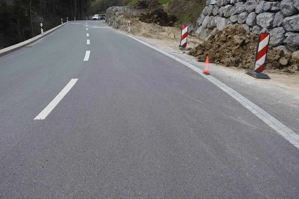 Gähwil SG - In Steinmauer geschleudert