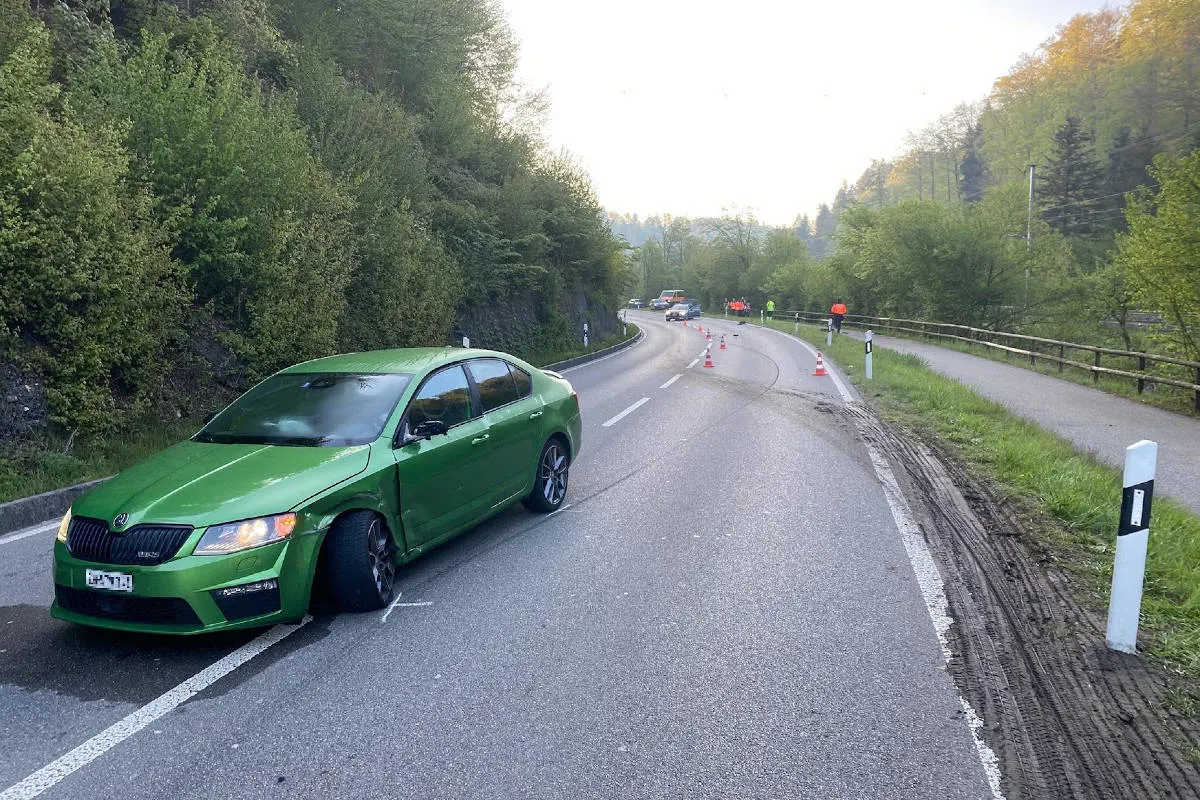 Uster ZH – Aathalstrasse wegen Verkehrsunfall für mehrere Stunden gesperrt