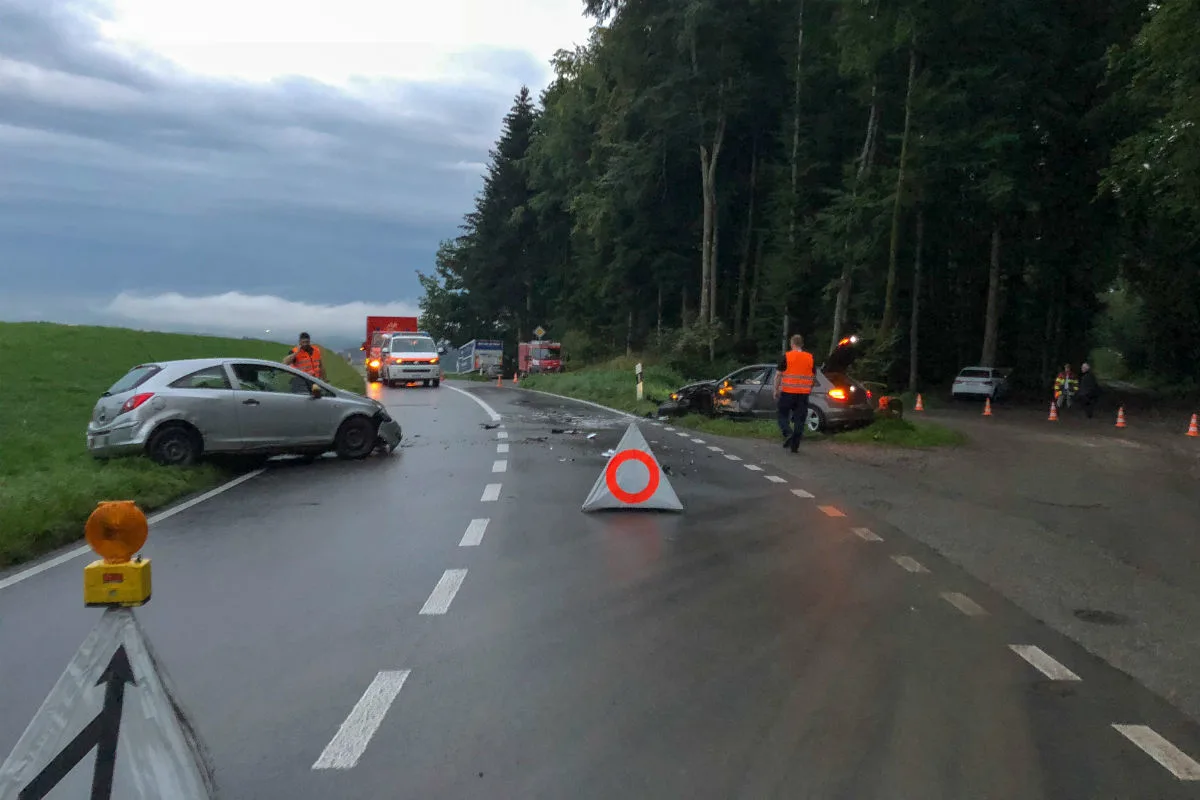 Meikirch BE - Zwei Verletzte bei Frontalcrash