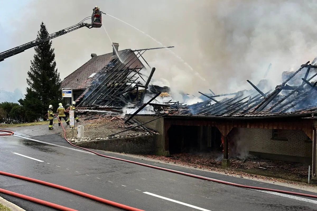 Günsberg SO - Feuer zerstört Oekonomiegebäude