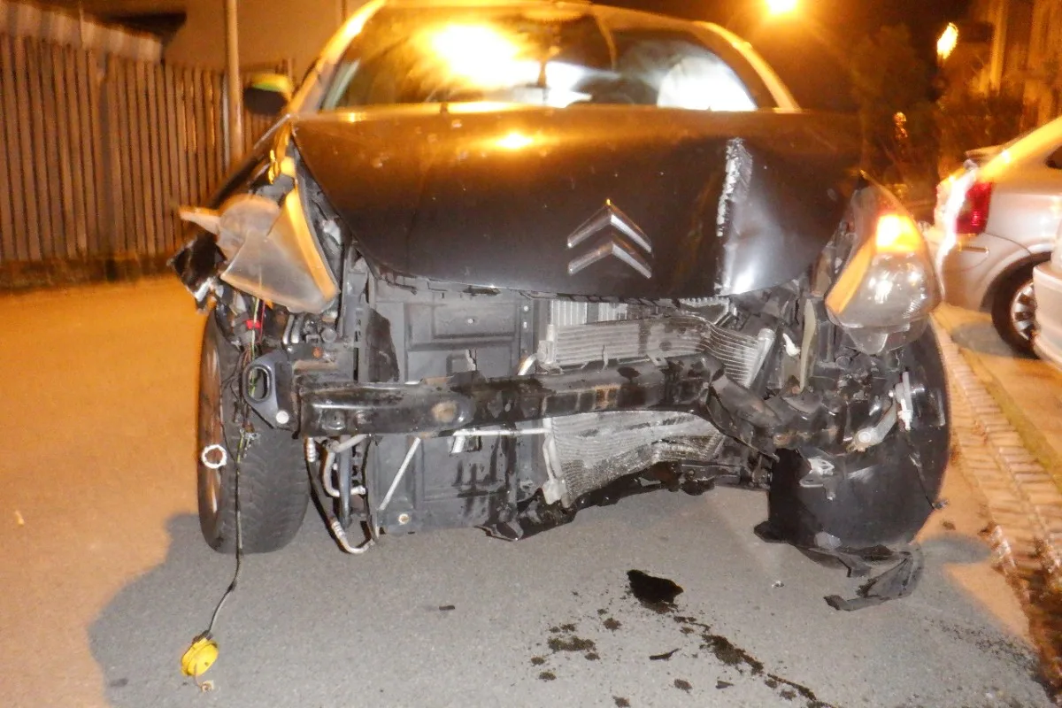 Spektakulärer Unfall in Arbon TG - Fahrunfähig und  ohne Führerausweis verunfallt