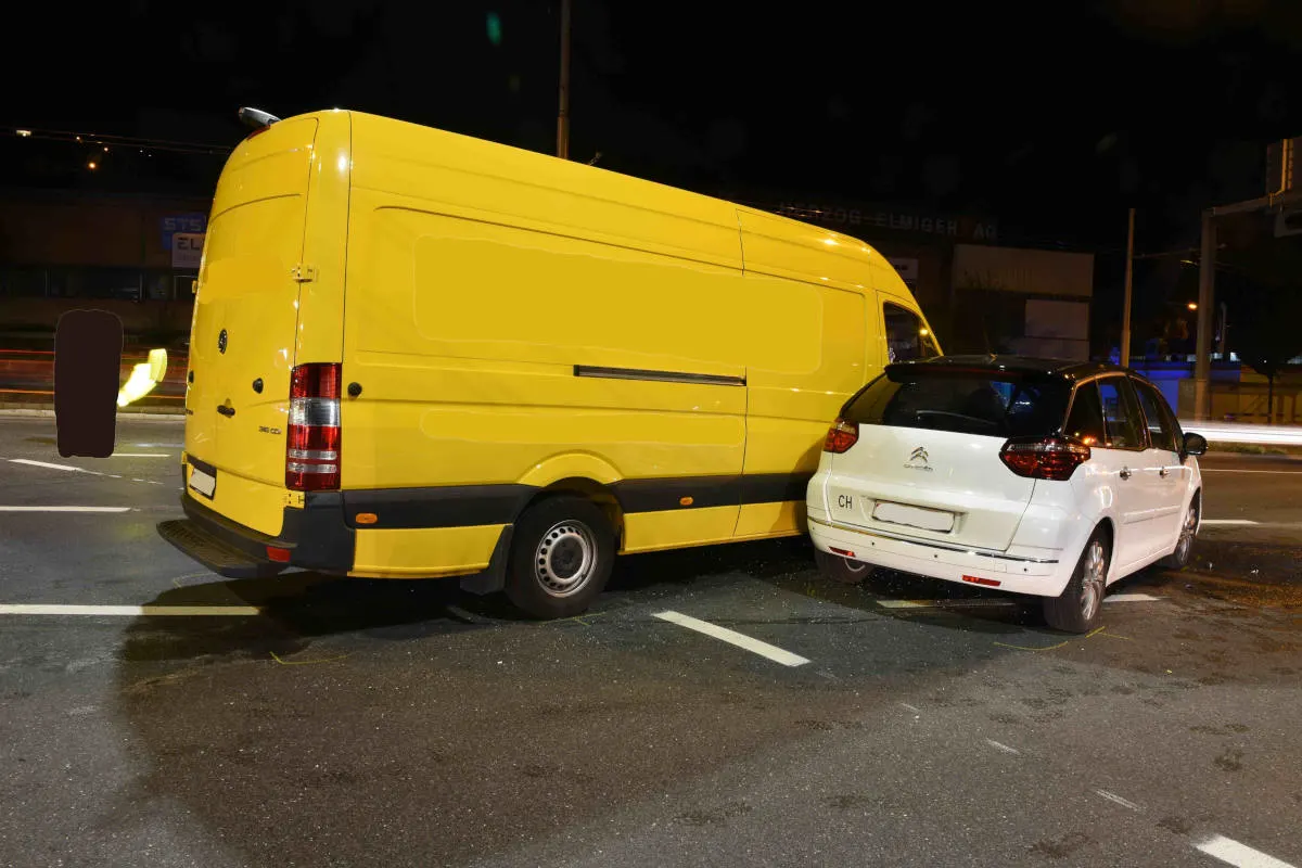 Kriens LU - Kollision zwischen Lieferwagen und Personenwagen