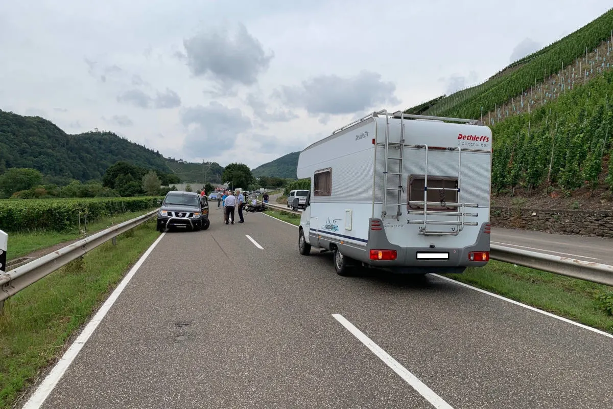 Schwerer Verkehrsunfall zwischen Krad und PKW 