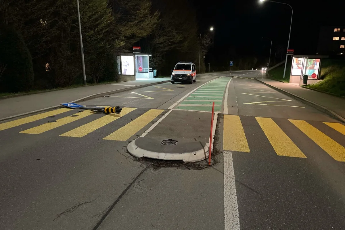 St. Gallen - Alkoholisiert Inselschutzpfosten umgefahren