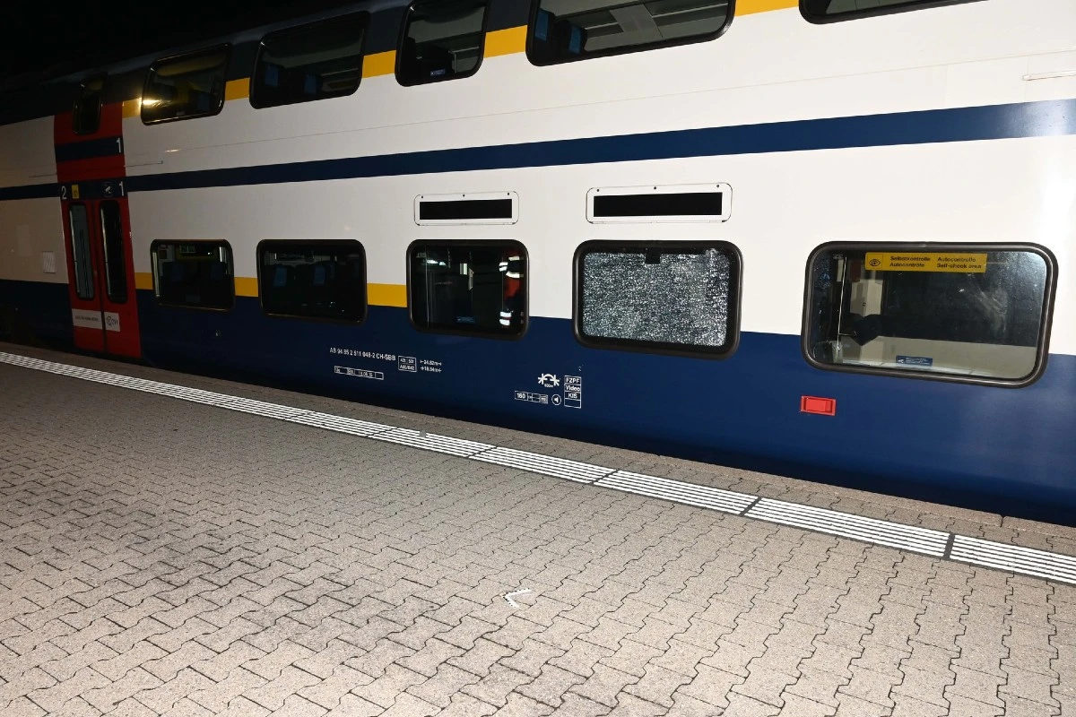 Steinhausen ZG -  36-Jähriger beschädigt mutwillig mehrere Bahnwaggons
