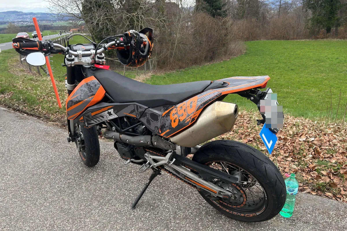 Muri AG – Traktorfahrer nach Unfall mit Motorrad gesucht