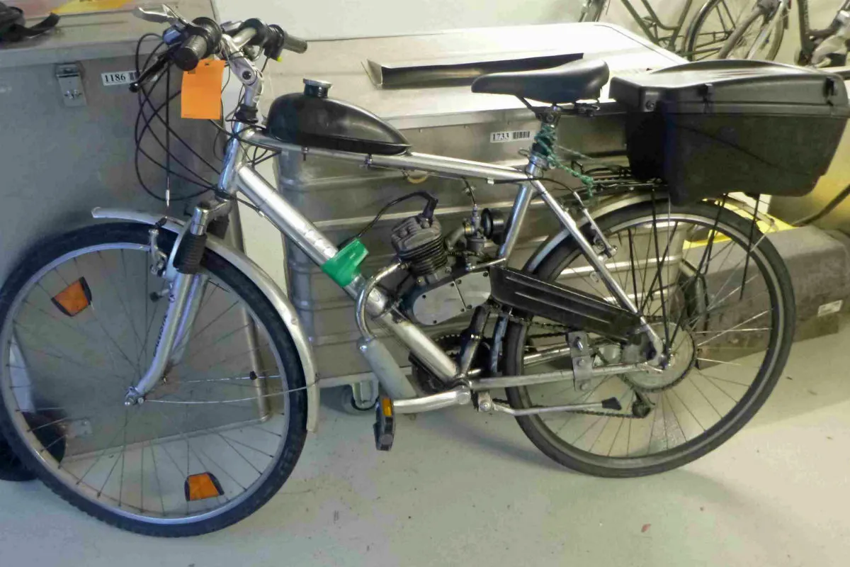 Fahrrad mit Motortuning der Marke Eigenbau