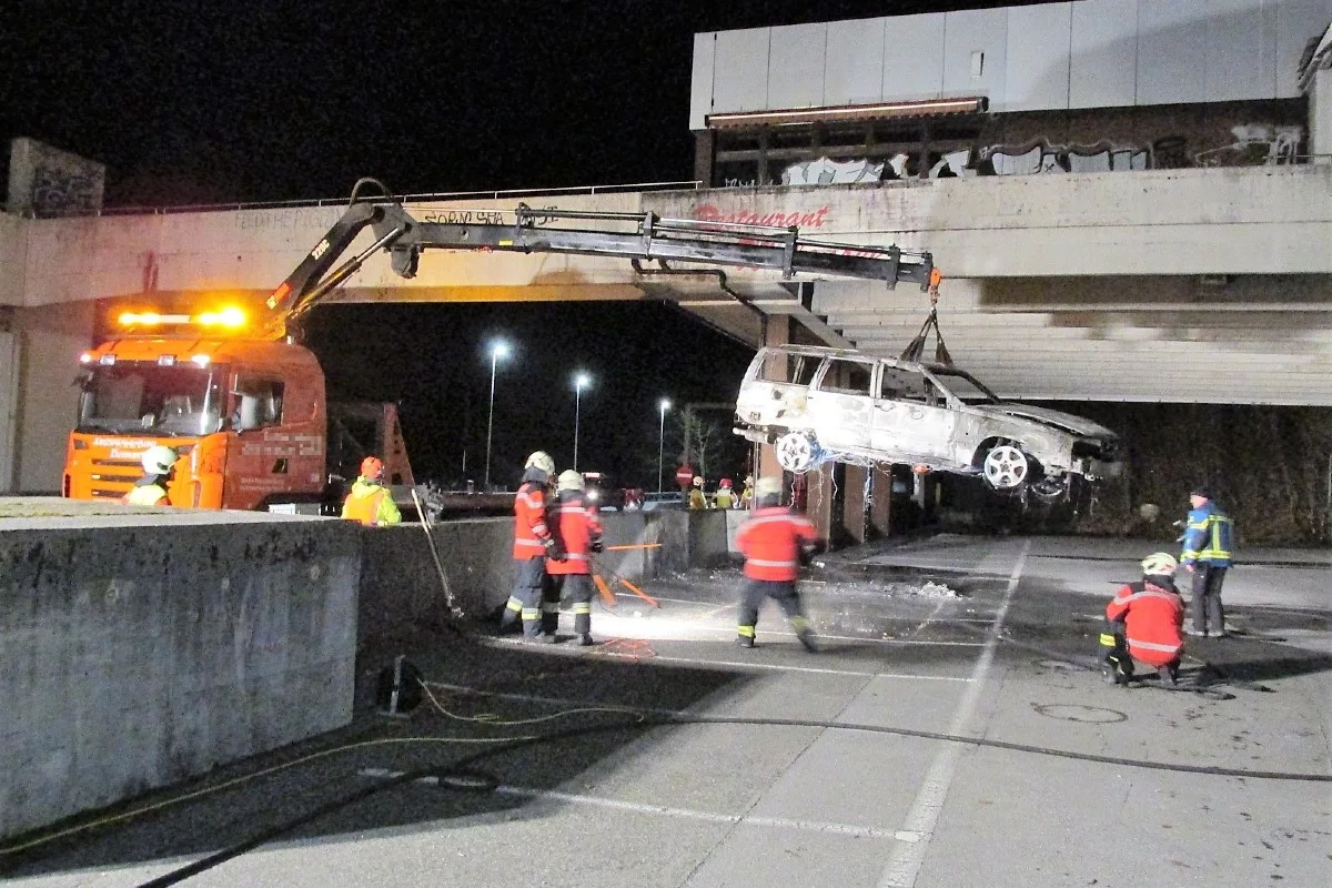Obstalden GL - Fahrzeugbrand an der Autobahn A3