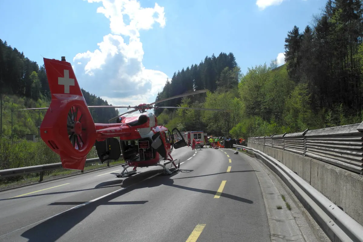 Bennau SZ – Zeugenaufruf nach Unfall eines Unterhaltsfahrzeuges