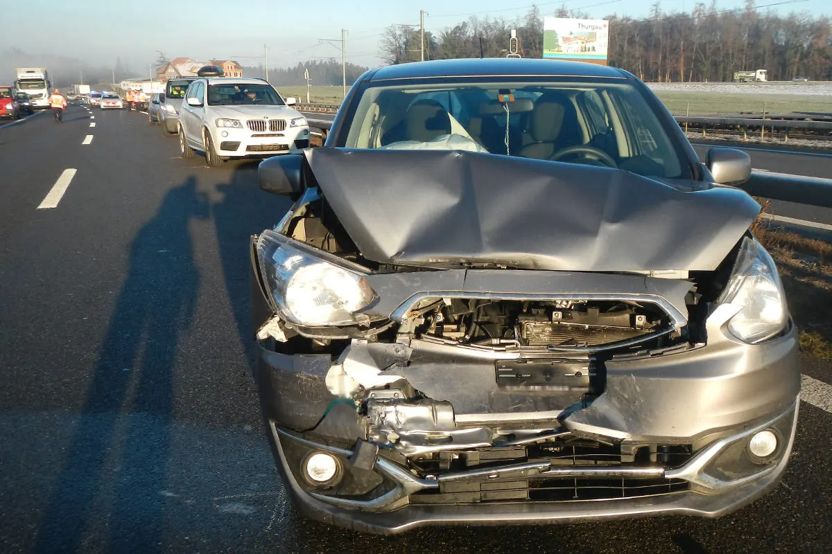 Sirnach / A1 TG -  Unfälle wegen Anhänger auf Autobahn
