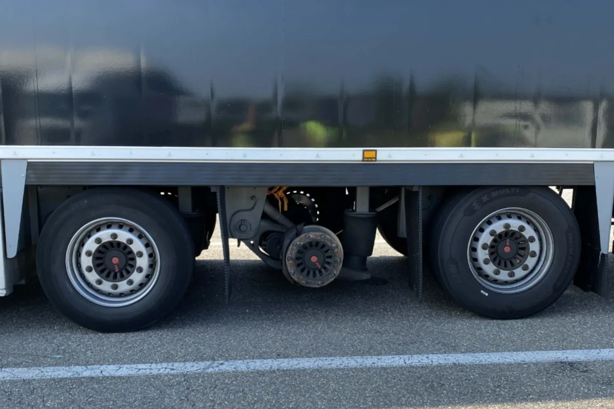 Kontrolle in Basel - Polizei legt Sattelmotorfahrzeug still