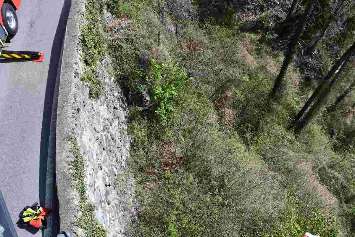 Chur GR – Motorradfahrer fliegt bei Unfall mehrere Meter über eine Böschung