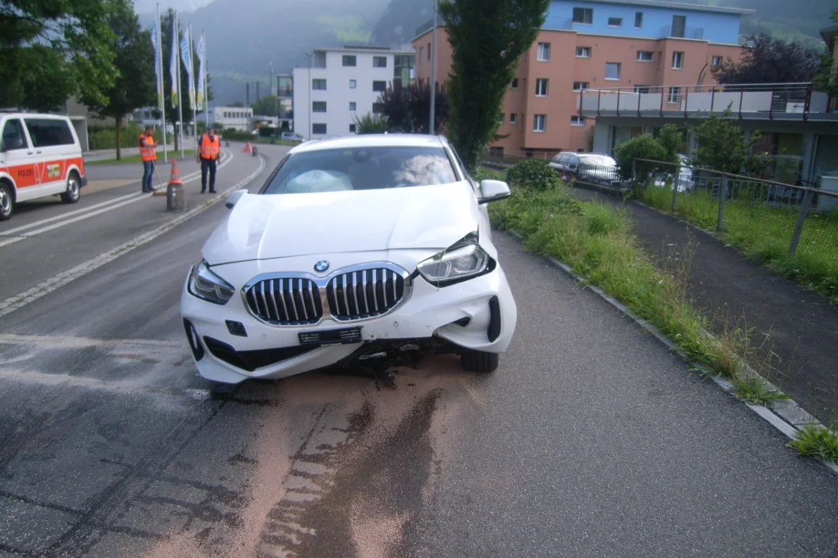 Schattdorf UR - BMW-Lenkerin und Kleinkind erheblich verletzt